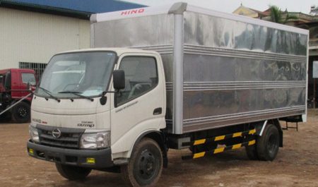 xe-tai-hino-dutro-thung-kin-3